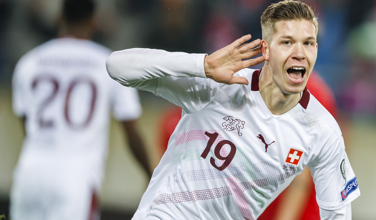 epa08000632 Switzerland's midfielder Cedric Itten celebrates scoring the opening goal during the UEFA Euro 2020 qualifying Group D soccer match between Switzerland and Georgia at the Kybunpark st ...