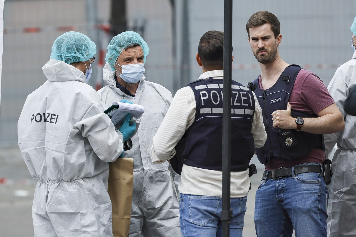 epa11381801 View of the crime scene after a knife attack in the city centre in Mannheim, Germany, 31 May 2024. According to the police, a man attacked a well-known critic of Islam in the centre of Man ...