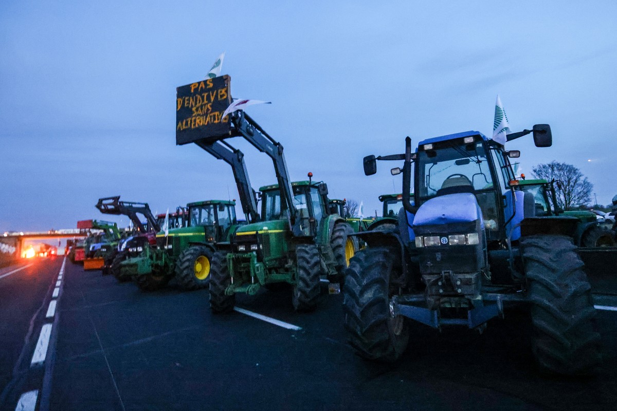 Des tronçons entiers d'autoroute sont déjà fermés.