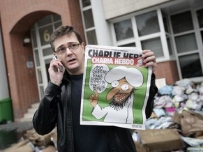 Nach dem Brandanschlag: Chefredaktor «Charb» im November 2011 mit der Sonderausgabe «Charia Hebdo».&nbsp;