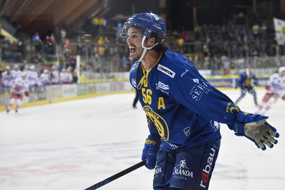 Der Davoser Dino Wieser beschwert sich, beim Eishockey-Qualifikationsspiel der National League A zwischen dem HC Davos und den Rapperswil-Jona Lakers, am Dienstag, 25. September 2018, in der Vaillant  ...