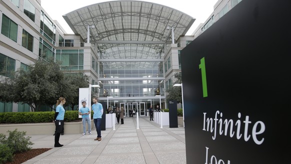 The exterior of Apple headquarters is seen before an event to announce new products at the company&#039;s headquarters Monday, March 21, 2016, in Cupertino, Calif. (AP Photo/Marcio Jose Sanchez)