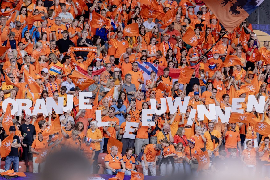 Zurich, Switzerland, July 09st 2025: Netherlands fans during the UEFA Womens EURO 2025 Group D match between England and Netherlands at Letzigrund in Zurich, Switzerland. Philipp Kresnik Philipp Kresn ...