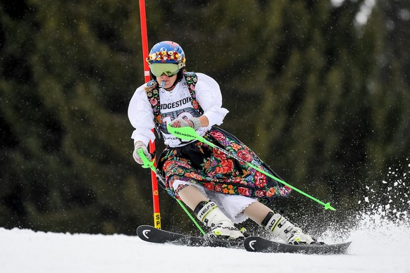 epa06593071 Veronika Velez Zuzulova of Slovakia clears a gate during the first run of the Women&#039;s Slalom race at the FIS Alpine Skiing World Cup in Ofterschwang, Germany, 10 March 2018. Veronika  ...