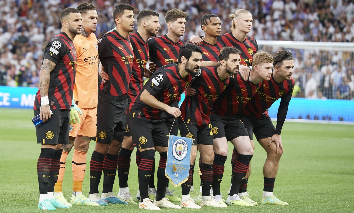 Real Madrid v Manchester City Semi Final Leg One - UEFA Champions League MADRID, SPAIN - MAY 09: The Manchester City team line up, Mannschaftsbild, Totale for a photo prior to kick off during the UEFA ...