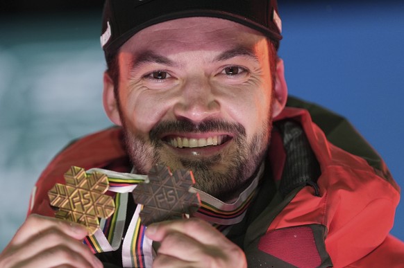 Switzerland&#039;s Loic Meillard shows his gold medal for a men&#039;s team combined event, left, and his bronze medal for a men&#039;s giant slalom, at the Alpine Ski World Championships, in Saalbach ...