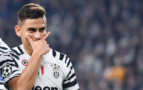 epa05848571 Juventus&#039; Paulo Dybala jubilates after scoring by penalty the 1-0 goal during the UEFA Champions League round of 16, second leg, soccer match Juventus FC vs FC Porto at Juventus Stadi ...