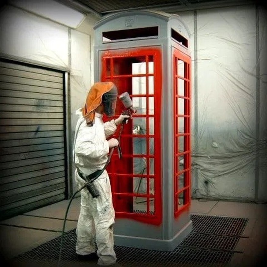 Rote Telefonzellen und ihre Umnützungen. 

https://www.redtelephonebox.com/