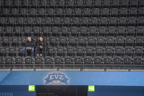 Wegen der Zunahme des Coronavirus in der Schweiz wird auch dieses Spiel ohne Zuschauer gespielt, anlaesslich des Eishockey Meisterschaftsspiel in der Qualifikation der National League zwischen dem EV  ...