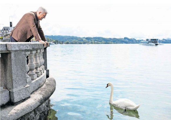 Vladimir Petkovic am Ufer des Vierwaldstättersees in Luzern.