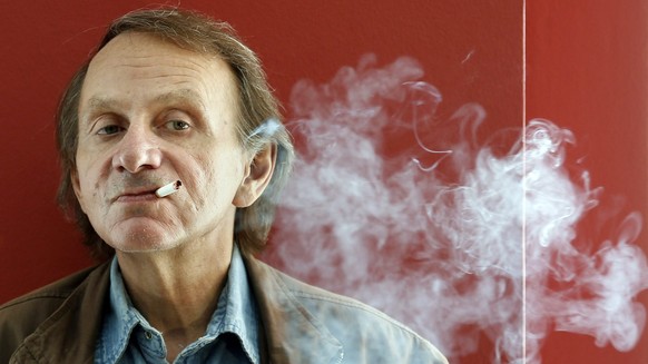 epa05169781 (FILE) A file picture dated 28 April 2015 shows French author Michel Houellebecq, posing for the media during the presentation of his latest book, &#039;Soumission&#039;, in Barcelona, nor ...