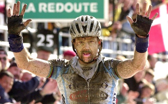 BRU124 - - ROUBAIX, FRANCE : Belgian Johan Museeuw of the Domo-Farm Frites team celebrates at the finish line of the 100th edition of the one-day classic Paris-Roubaix cycling race, Sunday 14 April 20 ...