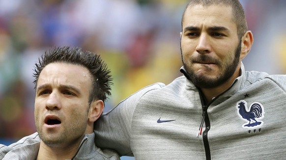 epa05063655 (FILE) File picture dated 30 June 2014 of French players Mathieu Valbuena (L) and Karim Benzema prior to the FIFA World Cup 2014 round of 16 match between France and Nigeria at the Estadio ...