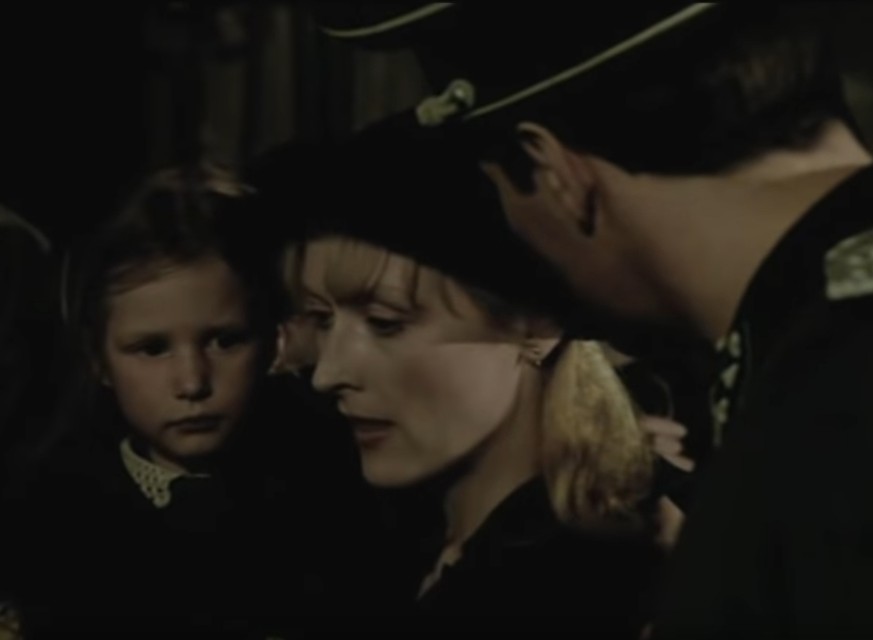 Videostill aus «Sophies Entscheidung» («Sophie&#039;s Choice»)
https://www.youtube.com/watch?v=DZ9bht5H2p4