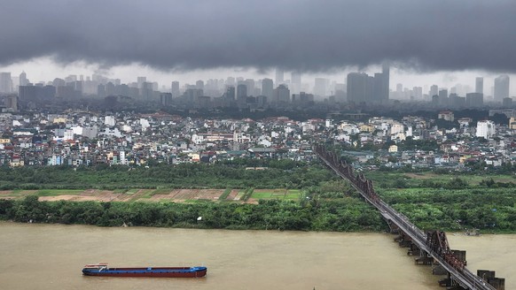 Dark clouds hang over the Hanoi skyline and the Red River after Typhoon Bualoi swept across the country, in Hanoi, Vietnam, Monday, Sept. 29, 2025. (AP Photo/Dan Dockery)
Vietnam Weather