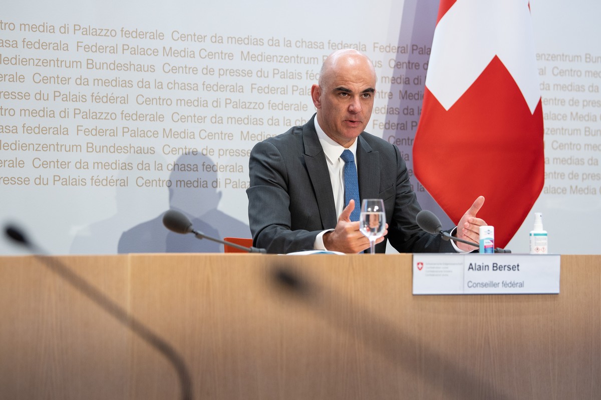 Bundesrat Alain Berset spricht an einer Medienkonferenz ueber Covid 19 Massnahmen, am Mittwoch, 19. Januar 2021, in Bern. (KEYSTONE/Peter Schneider)