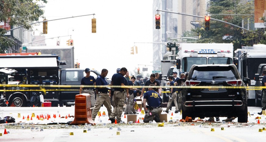 epa05546466 Investigators collect evidence on the scene of an overnight explosion that occurred overnight in the Chelsea neighborhood of New York, New York, USA, 18 September 2016. Over 20 people were ...