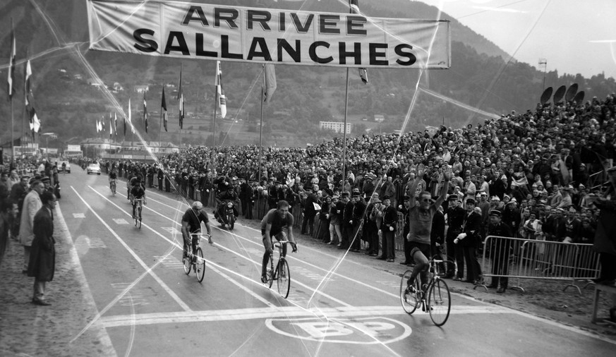 IMAGO / United Archives International

CYCLIST JAN JANSSEN WINS ROAD RACE CHAMPIONSHIPS IN SALLANCHES WITH VITTORIO ADORNI AND RAYMOND POULDOR ; 8 SEPTEMBER 1964, Copyright: Topfoto PUBLICATIONxINxGER ...