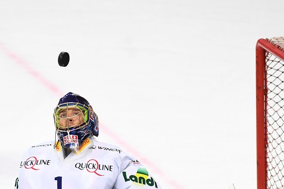 Biel&#039;s goalkeeper Jonas Hiller looks at the puck, during the preliminary round game of the National League A (NLA) Swiss Championship 2016/17 between HC Lugano and EHC Biel, at the ice stadium Re ...