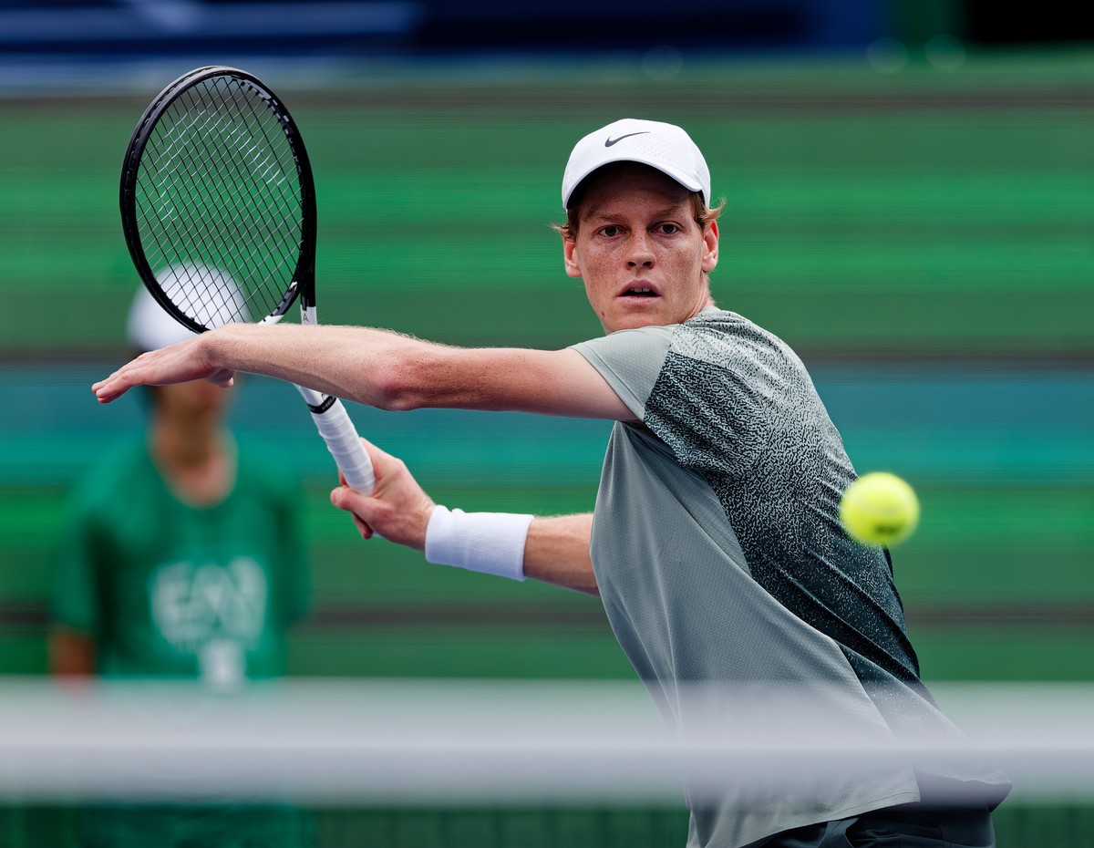 epa11651839 Jannik Sinner of Italy in action against Daniil Medvedev of Russia during their Men's Singles quarter-finals tennis match at the Shanghai Masters tennis tournament in Shanghai, China, ...