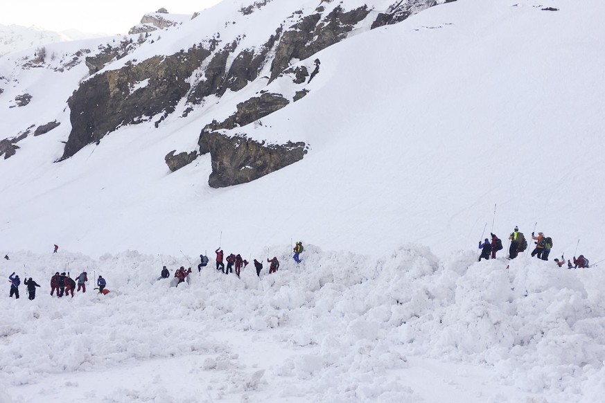 HANDOUT - Rescue crews work on the avalanche site in the ski resort of Crans-Montana, Switzerland, 19 February 2019. Several skiers were swept away by an avalanche that occurred on a track &#039;Kanda ...