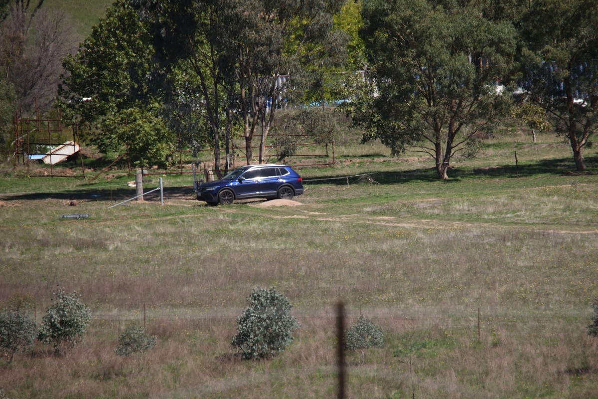 epa12859652 The scene of a police operation at a rural property at Tholongolong, Australia, 30 March 2026. Fugitive Dezi Freeman, who is accused of fatally shooting two police officers in the state of ...