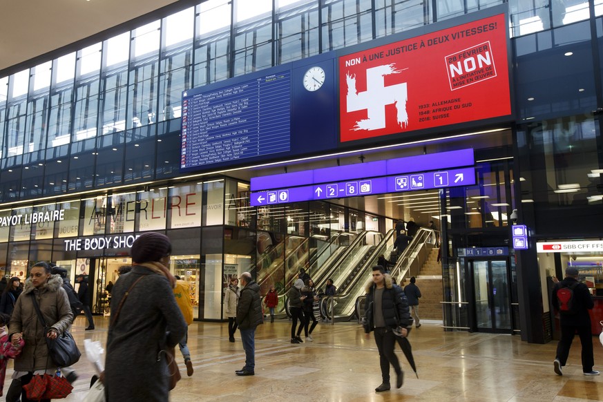 Das Plakat wurde in der Woche vor der Abstimmung auf eBoards im Hauptbahnhof Zürich und im Bahnhof Genf (Bild) geschaltet.