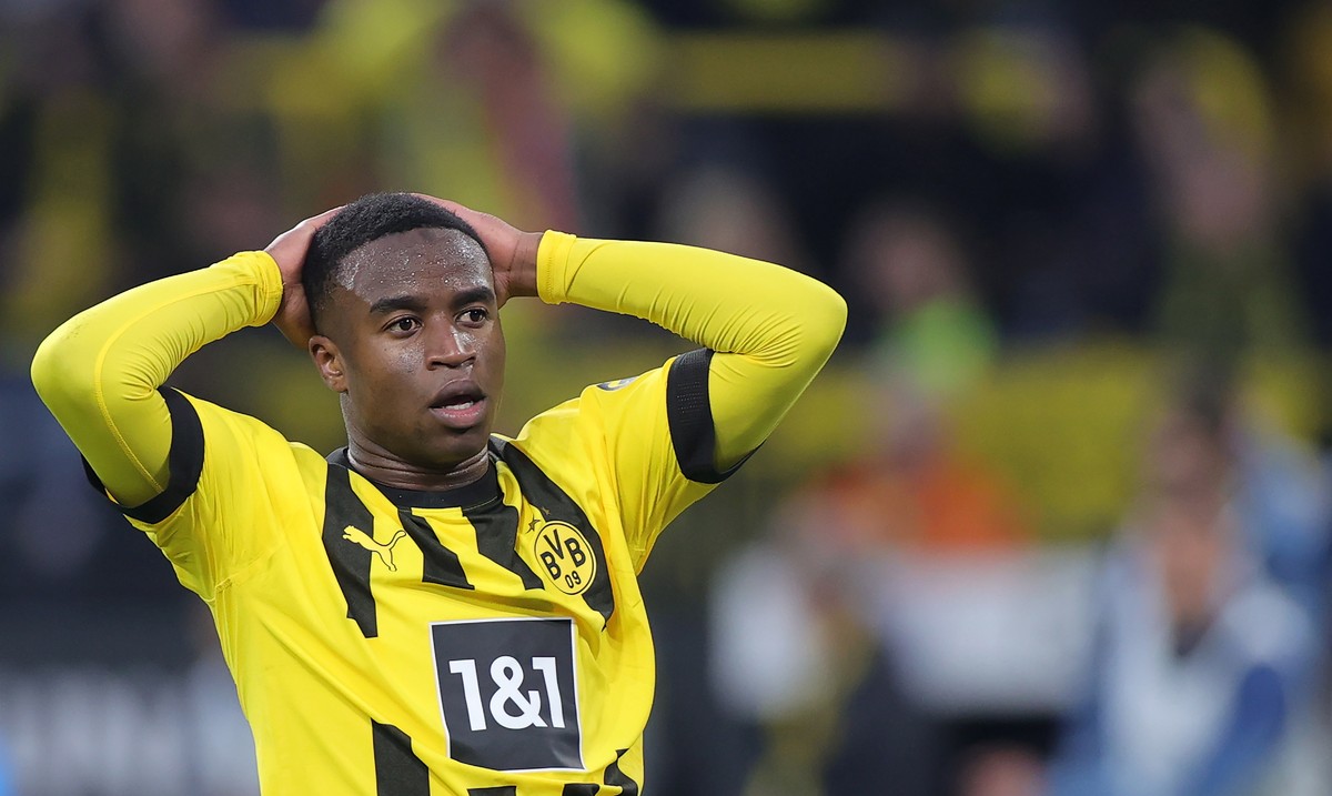 epa10288087 Dortmund's Youssoufa Moukoko reacts during the German Bundesliga soccer match between Borussia Dortmund and VfL Bochum in Dortmund, Germany, 05 November 2022. EPA/FRIEDEMANN VOGEL CON ...