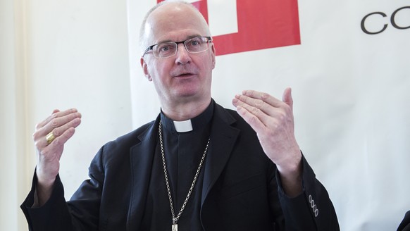 Charles Morerod, Vizepraesident der Schweizerischen Bischofskonferenz, SBK, und ab 1. Januar 2016 neuer Praesident der SBK, anlaesslich einer Medienkonferenz der Schweizer Bischofskonferenz, am Freita ...