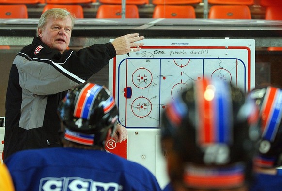 2004 stand Alpo Suhonen beim SC Bern an der Bande