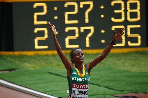 Mare Dibaba of Ethiopia gestures as she celebrates winning the women&#039;s marathon at the 15th IAAF Championships at the National Stadium in Beijing, China August 30, 2015. REUTERS/David Gray