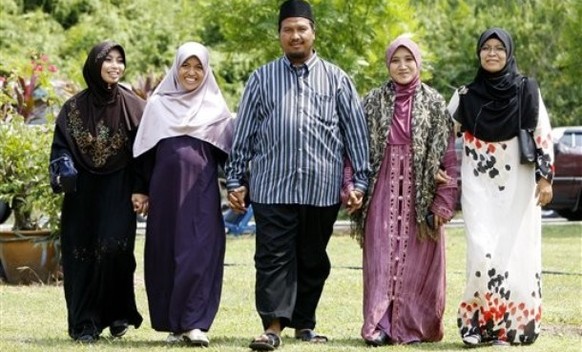 Maximal vier Ehefrauen: Polygamie im Islam.