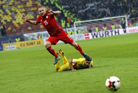 epa05627736 Poland&#039;s Kamil Glik (L) and Romania&#039;s Alexandru Chipciu (R) in action during the 2018 FIFA World Cup Russia qualifier soccer game between Romania and Poland, held on National Are ...