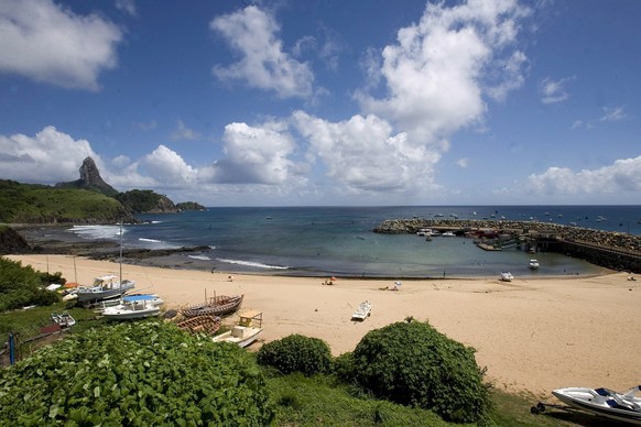 epa06754328 (FILE) - A panoramic view of the Fernando de Noronha island, northern Brazil, 06 June 2009 (reissued 21 May 2018). According to reports from 20 May 2018, a woman gave birth to a baby on th ...