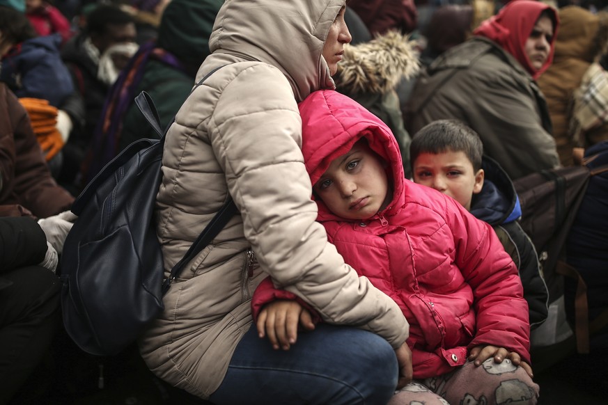 Migrants gather between Pazarkule border gate, Edirne, Turkey, and Kastanies border gate, Evros region, as they try to enter Greece, on Saturday, Feb. 29, 2020. Turkey&#039;s President Recep Tayyip Er ...