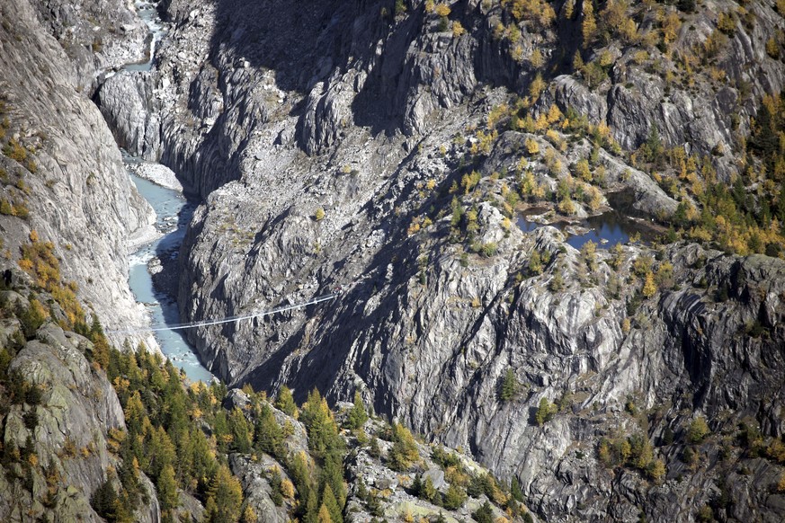 Sommer Hängebrücke Belalp Riederalp. Bild: Aletscharena.ch