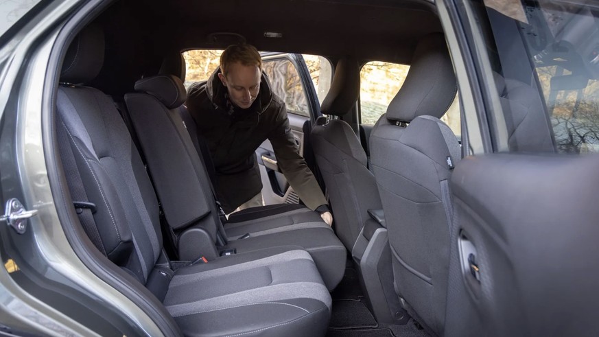 Flexibel: Die verschiebbare Rückbank vergrössert den Kofferraum des E-Vitara, reduziert aber auch die Beinfreiheit massiv.