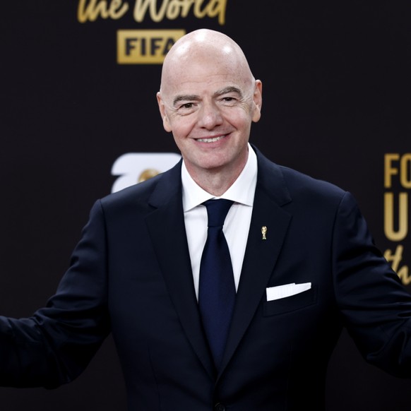 Gianni Infantino invoque une forte demande pour juger les tarifs exorbitants des billets pour la prochaine Coupe du monde.