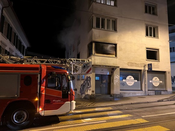 Am Donnerstagabend (23.02.2023), kurz nach 23:35 Uhr, ist ein Brand an der Linsenbühlstrasse 23 gemeldet worden. Sechs Personen mussten ins Spital eingeliefert werden. Alle sieben Wohnungen sind nicht ...