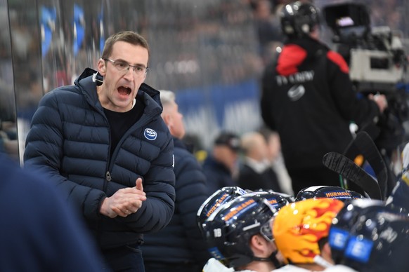 Ambri&#039;s Head Coach Luca Cereda, during the preliminary round game of National League Swiss Championship 2021/22 between HC Ambri Piotta against EV Zug at the Gottardo Arena in Ambri, Saturday Nov ...