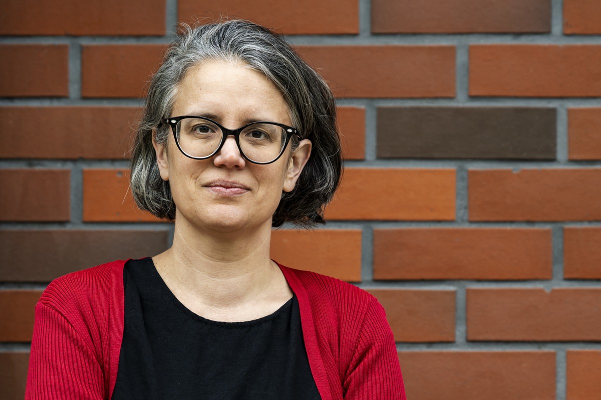 Oriane Sarrasin, deputee au Grand Conseil vaudois et prochaine presidente du PS Vaud, pose le mercredi 3 juin 2026 a Crissier. (KEYSTONE/Jean-Christophe Bott)