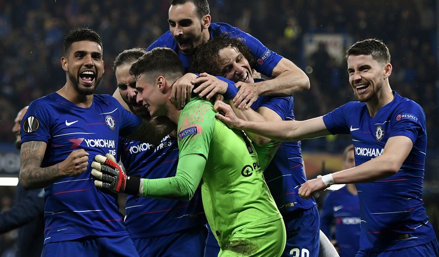 epaselect epa07559638 Goalkeeper Kepa Arrizabalaga (green shirt) of Chelsea is celebrated by teammates after they won the penalty shoout-out of the UEFA Europa League semi final 2nd leg match between  ...