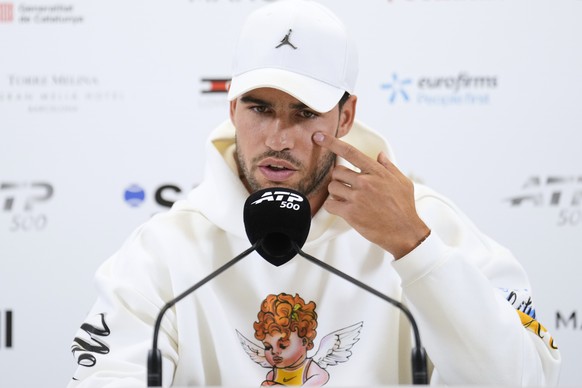 epaselect epa12892074 Spanish tennis player Carlos Alcaraz gives a press conference to announce his withdrawal from the Barcelona Open Banc Sabadell-Trofe Conde de Godo, in Barcelona, Spain, 15 April  ...