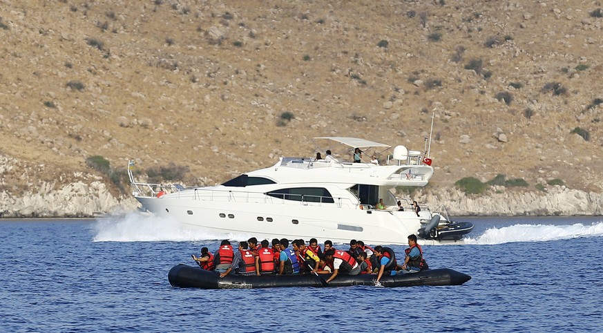 Am Sonntag kamen erneut Hunderte Migranten aus der Türkei auf den griechischen Ostägäis-Inseln an.