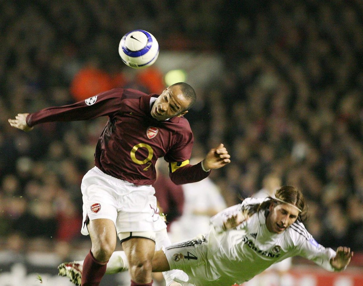 Arsenal's Thierry Henry (L) and Real Madrid's Sergio Ramos challenge for the ball during their Champions League last 16 soccer match at Highbury north London, Wednesday 08 March 2006. EPA/LI ...