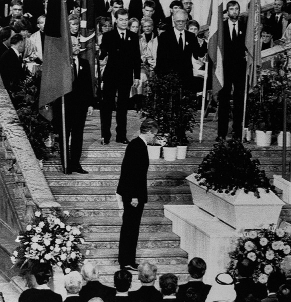 ZUM 30. JAHRESTAG DER ERMORDUNG DES SCHWEDISCHEN MINISTERPRAESIDENTEN OLOF PALME AM SONNTAG, 28. FEBRUAR 2016, STELLEN WIR IHNEN FOLGENDES ARCHIVMATERIAL ZUR VERFUEGUNG - The new Swedish Premier Ingva ...