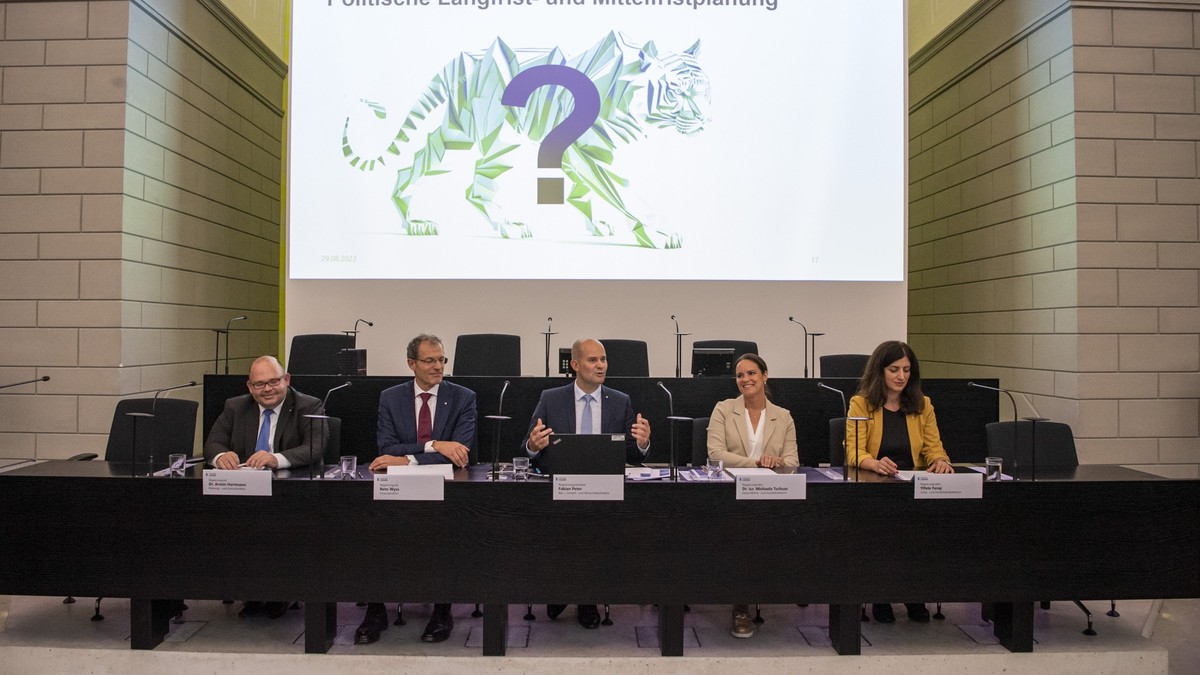 Zu-heiss-f-r-Etikette-Luzerner-Parlament-heute-ohne-Dresscode