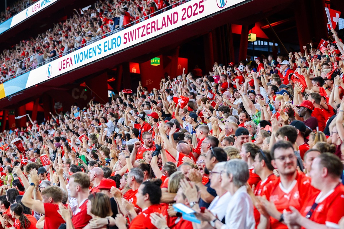 2025-07-02 Switzerland v Norway - UEFA Women s EURO 2025 Group A BASEL, SWITZERLAND - JULY 2: Fans and supporters of Switzerland prior to the UEFA Women s EURO 2025 Group A match between Switzerland a ...