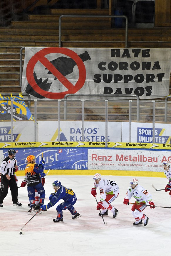 Der Davoser Marc Wieser enteilt den Rapperwilern beim Eishockey-Qualifikationsspiel der National League zwischen dem HC Davos und den SC Rapperswil Jona Lakers, am Samstag, 29. Februar 2020 im Eisstad ...