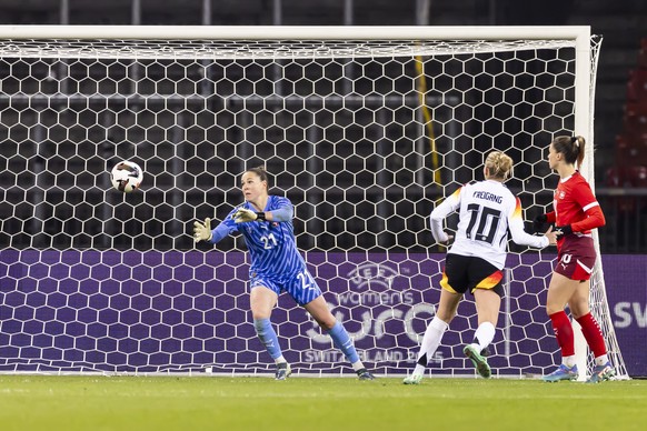 Germany&#039;s Laura Freigang, 2nd right, scores the 0:4 goal against goalkeeper Elvira Herzog, left, next to Viola Calligaris, right, during a women&#039;s international friendly soccer match between ...